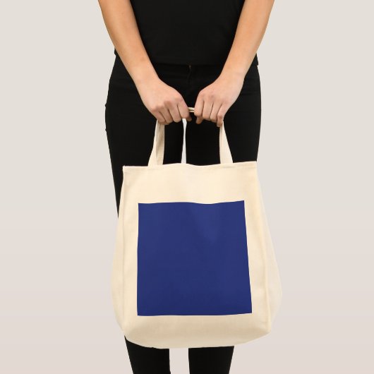 Een vliegtuig dat in de lucht vliegt met een blauw tote bag (Voorkant (product))