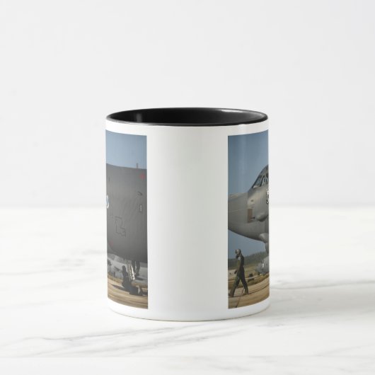 Een vliegtuigbemanning van de Amerikaanse luchtmac Mok (Midden)