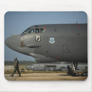 Een vliegtuigbemanning van de Amerikaanse luchtmac Muismat