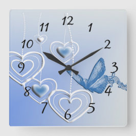 Een vlinder en hart vierkante klok