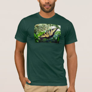 Een vlinder met gele en zwarte vleugels t-shirt