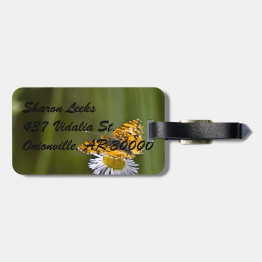 Een vlinder op een bloem bagagelabel (Achterkant horizontaal)