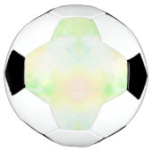 Een voetbal met een pastel tie-dye patroon (Gedraaid)