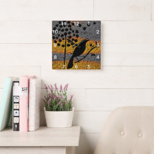 Een vogel onder de veren vierkante klok