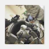 Een volledig gemonteerde stuurhutbemanningshelm magneet (Voorkant)