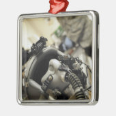 Een volledig gemonteerde stuurhutbemanningshelm metalen ornament (Links)