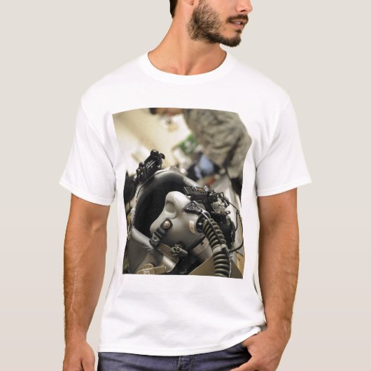 Een volledig gemonteerde stuurhutbemanningshelm t-shirt (Voorkant)