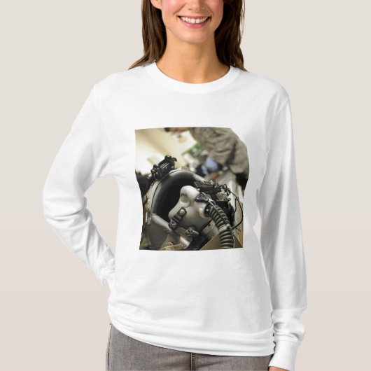 Een volledig gemonteerde stuurhutbemanningshelm t-shirt (Voorkant)