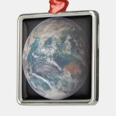 Een volledig uitzicht van de Aarde met wereldwijde Metalen Ornament (Links)