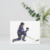 een volwassen caucasiaanse mannelijke hockeyspeler briefkaart (Staand voorkant)