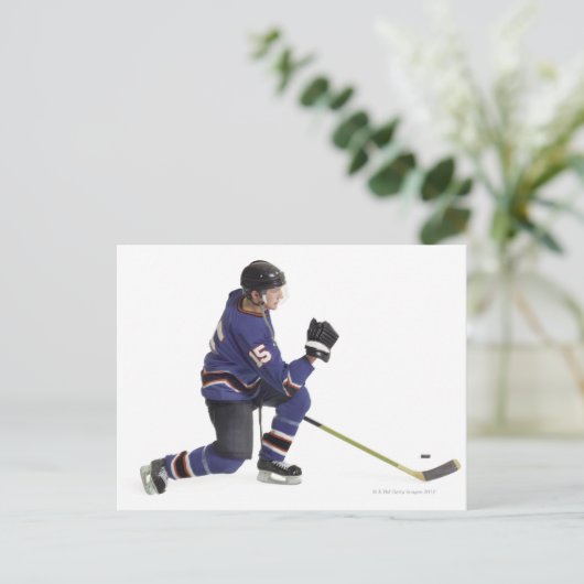 een volwassen caucasiaanse mannelijke hockeyspeler briefkaart (Staand voorkant)