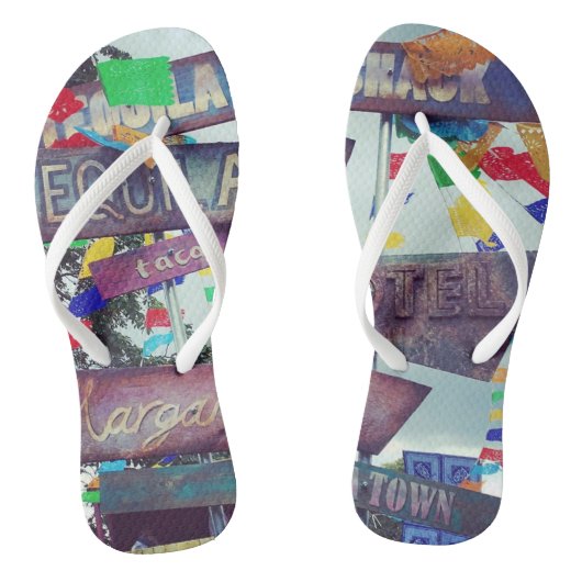 Een voor de weg volwassen, witte banden teenslippers (Voetbed)