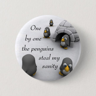 één voor één stelen de pinguïns mijn gezondheid. ronde button 5,7 cm