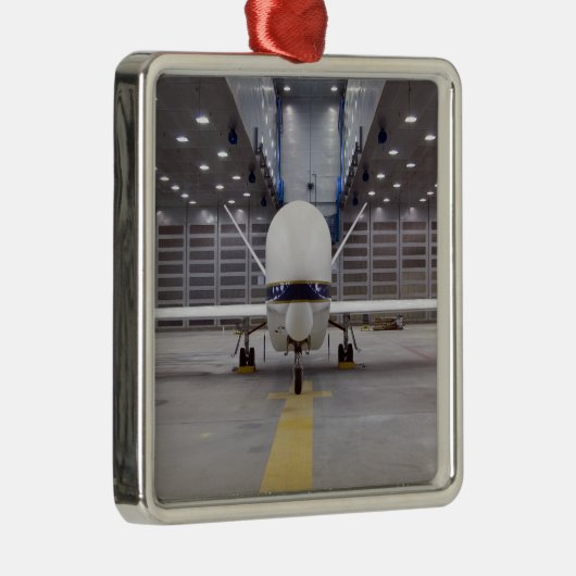 Een voorste uitzicht van een onbemand vliegtuig va metalen ornament (Rechts)
