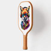 Een vos in hoofdtelefoon en bril pickleball paddle (Links)