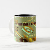 Een vriend houdt altijd van. Proverbs 17:17 Tweekleurige Koffiemok (Voorkant links)