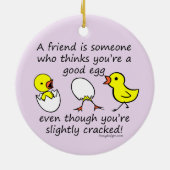 Een vriend is iemand Funny BFF Gezegde Keramisch Ornament (Achterkant)