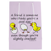 Een vriend is iemand Funny BFF Gezegde Medium Cadeauzakje (Achterkant)