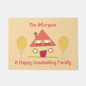 Een vrolijk Unschoolse Familie Gele Huis Welkom Deurmat (Voorkant)