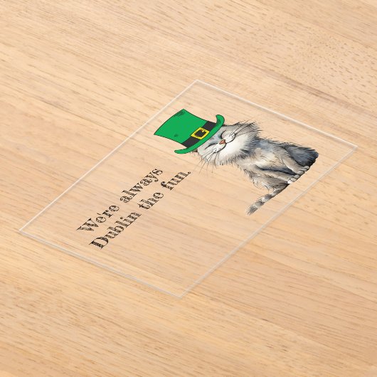 Een vrolijke Ierse kat Acryl Uitnodigingen (Laagn)