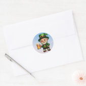 Een vrolijke kleine kabouter op St. Patrick's Day Ronde Sticker (Envelop)