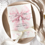 Een vrolijke kleine winter blush roze boog Baby sh Kaart<br><div class="desc">De A Merry Little Elegant Pink Bows met Snowflakes Girl Baby shower Invitation combineert feestvreugde met zachte elegantie, ideaal voor het vieren van een baby meisje tijdens het feestelijke seizoen. De uitnodiging is voorzien van een zachte roze strik die een zoete, vrouwelijke touch toevoegt, terwijl delicate sneeuwvlokken een winterse uitstraling...</div>