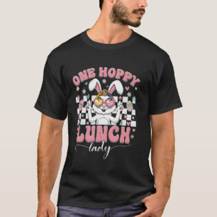 Een vrolijke lunchdame kleurrijke tie-dye paaseier t-shirt