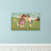 Een vrolijke paaskinderen die een bunny vasthouden canvas afdruk (Insitu (Houten vloer))