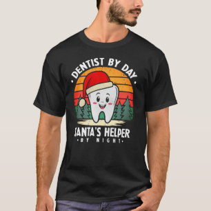 Een vrolijke tand in een kerstmuts! t-shirt