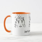 Een vrouw die een koffiezetapparaat nodig heeft. mok (Links)