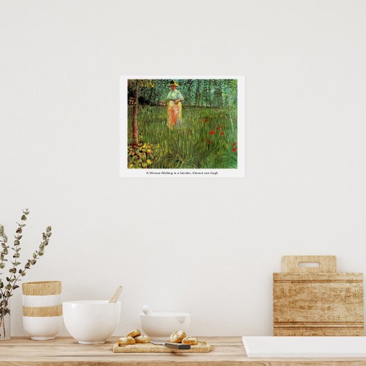 Een vrouw die in een tuin loopt poster (Keuken)