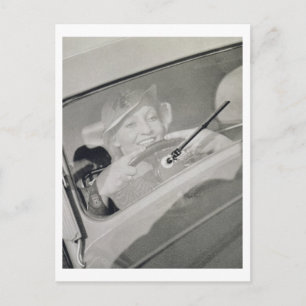 Een vrouw die rijdt, c.1930s (fotogravure) briefkaart
