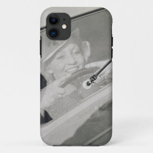 Een vrouw die rijdt, c.1930s (fotogravure) Case-Mate iPhone case