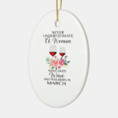 Een vrouw die van wijn houdt, geboren in maart keramisch ornament (Links)