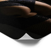 Een vrouw die zich van achteren in de zwarte legen poster (Hoek)