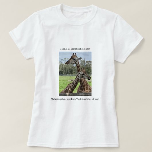 Een vrouw en een Giraffe. T-shirt (Design voorkant)