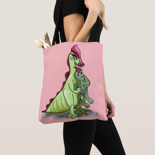 Een Vrouw Hadrosaurus met een pop. Tote Bag (Dichtbij)