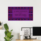 Een vrouw houdt hun eigen raad poster (Thuiskantoor)