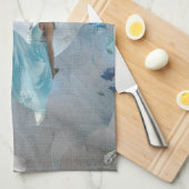 Een vrouw in een blauwe jurk op een vleugel theedoek (Quarter Fold)