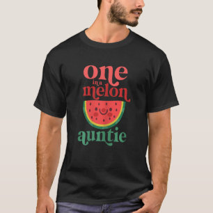 Een vrouw in een meloen die eerst een watermeloen t-shirt