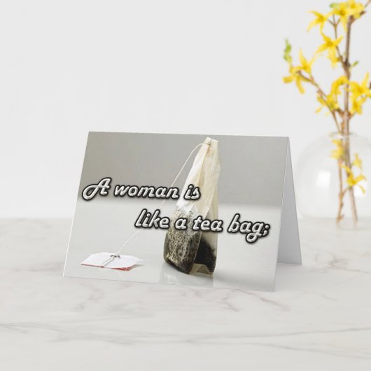 "Een vrouw is als een theezakje." Aangepaste offer Kaart (Gele Bloem)