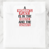 Een vrouw is thuis en de senaat vierkante sticker (Tas)