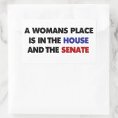 Een vrouw is thuis en in de senaat. rechthoekige sticker (Tas)