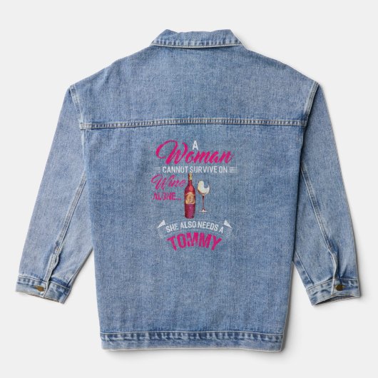 Een vrouw kan niet alleen op wijn overleven, maar  denim jacket (Achterkant)