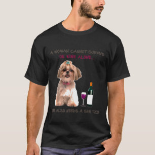 Een vrouw kan niet alleen op wijn overleven, maar t-shirt