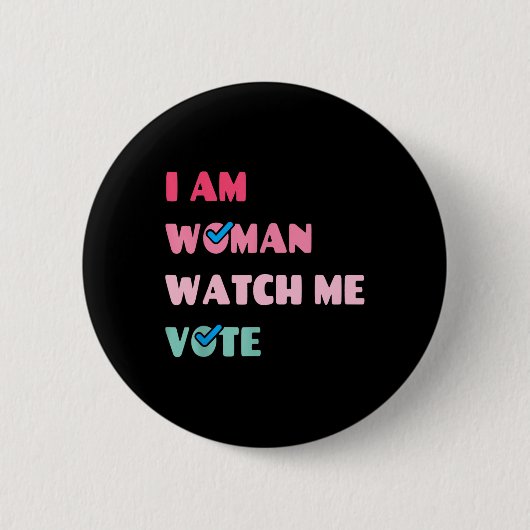 Een vrouw kijkt me stemmen ronde button 5,7 cm (Voorkant)