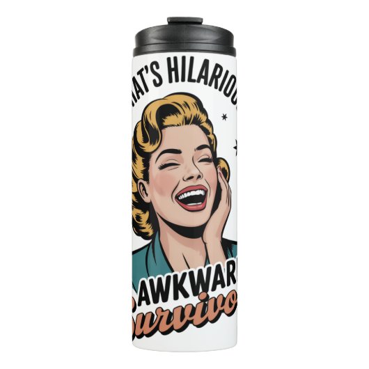 Een vrouw lacht om onhandigheid thermosbeker (Voorkant)