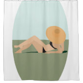 Een vrouw op het strand douchegordijn (Voorkant)