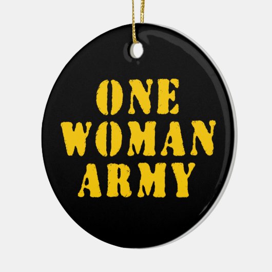 EEN VROUWELIJK LEGER KERAMISCH ORNAMENT (Links)