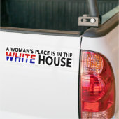 "EEN VROUWENPLAATS IS IN HET WITTE HUIS" BUMPERSTICKER (Op Truck)